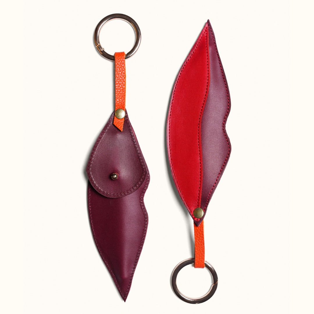 LIP LINER CARRIER CHARM